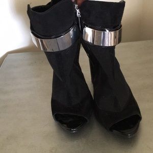 Guess heels with silver metal plate